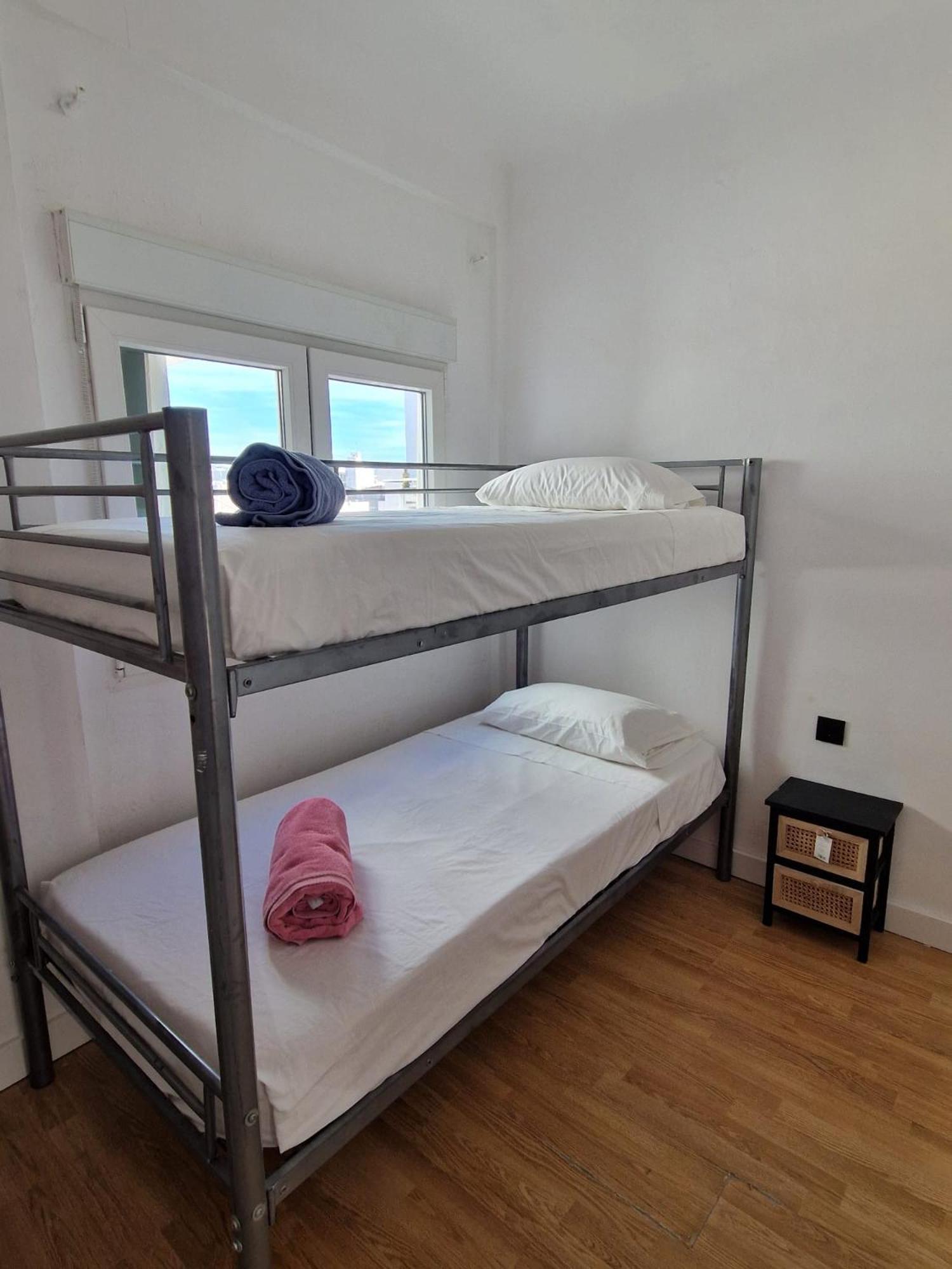 Apartamento Espacioso, Luminoso, Coqueto, Muy Centrico Y Totalmente Reformado En 2024 *